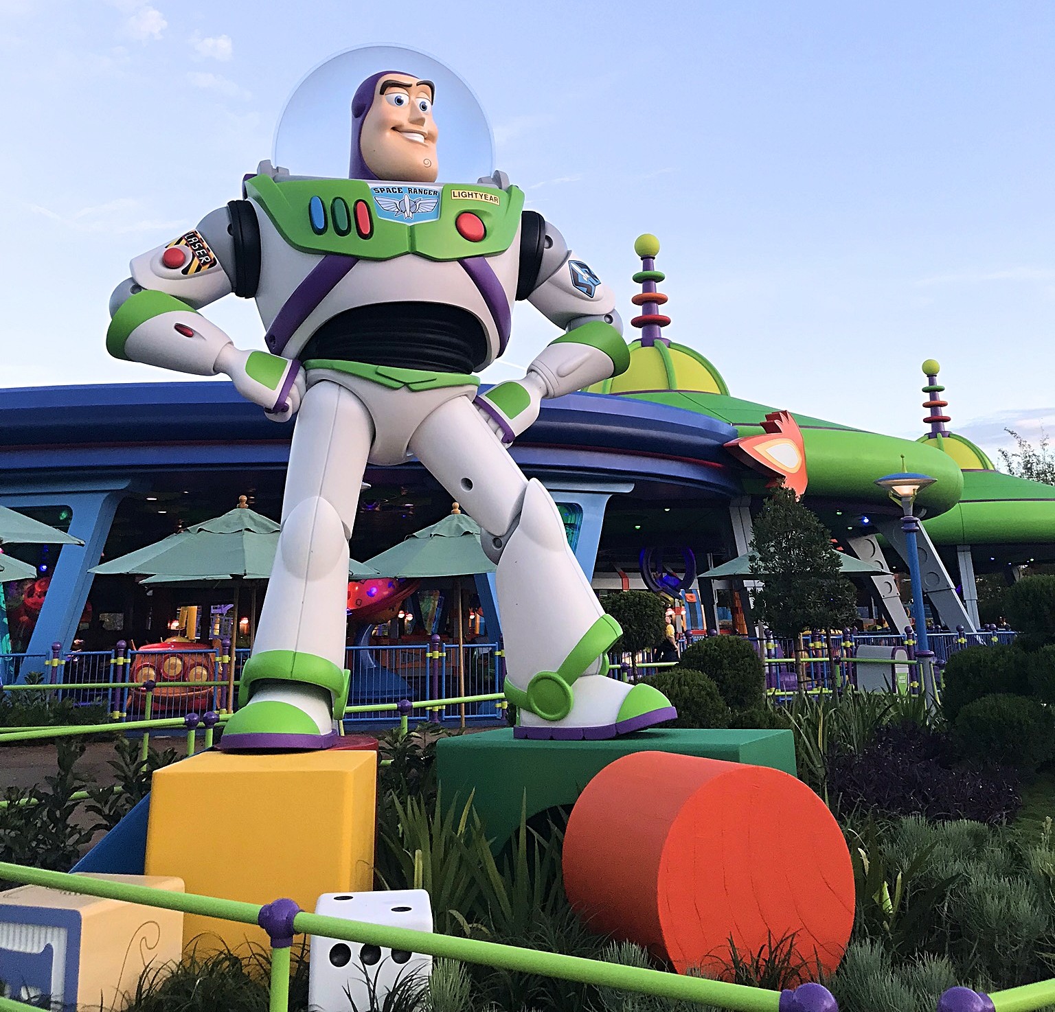 buzz light year statue in toy story land