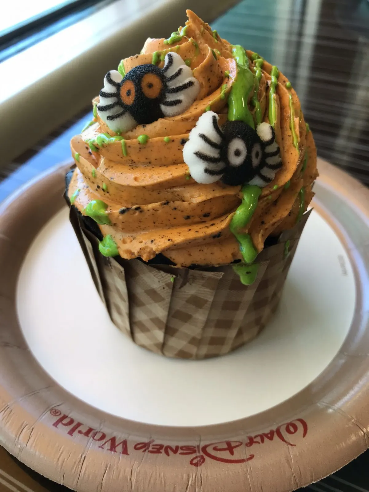 halloween themed cupcake treat at Disney world