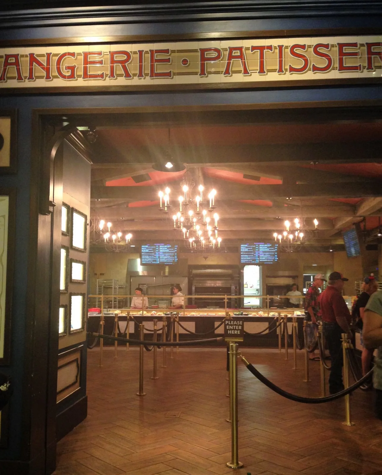 view of the food line area at Les Halles Boulangerie Patisserie 
