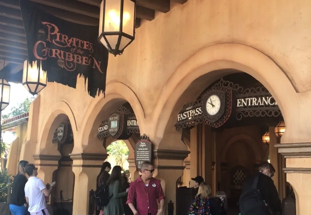 pirates of the caribbean stand by entrance and fast pass entrance