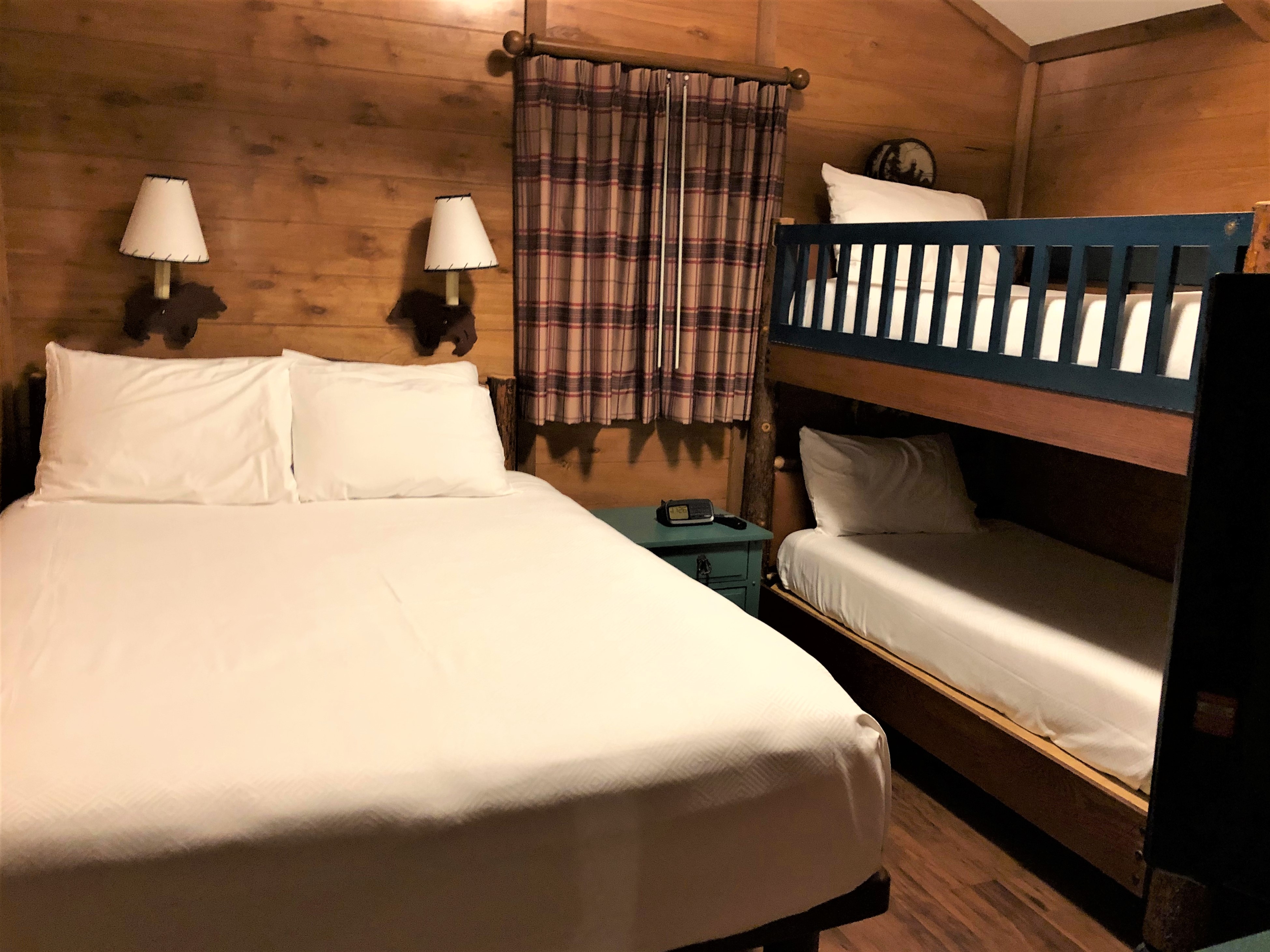 bedroom in fort wilderness cabin