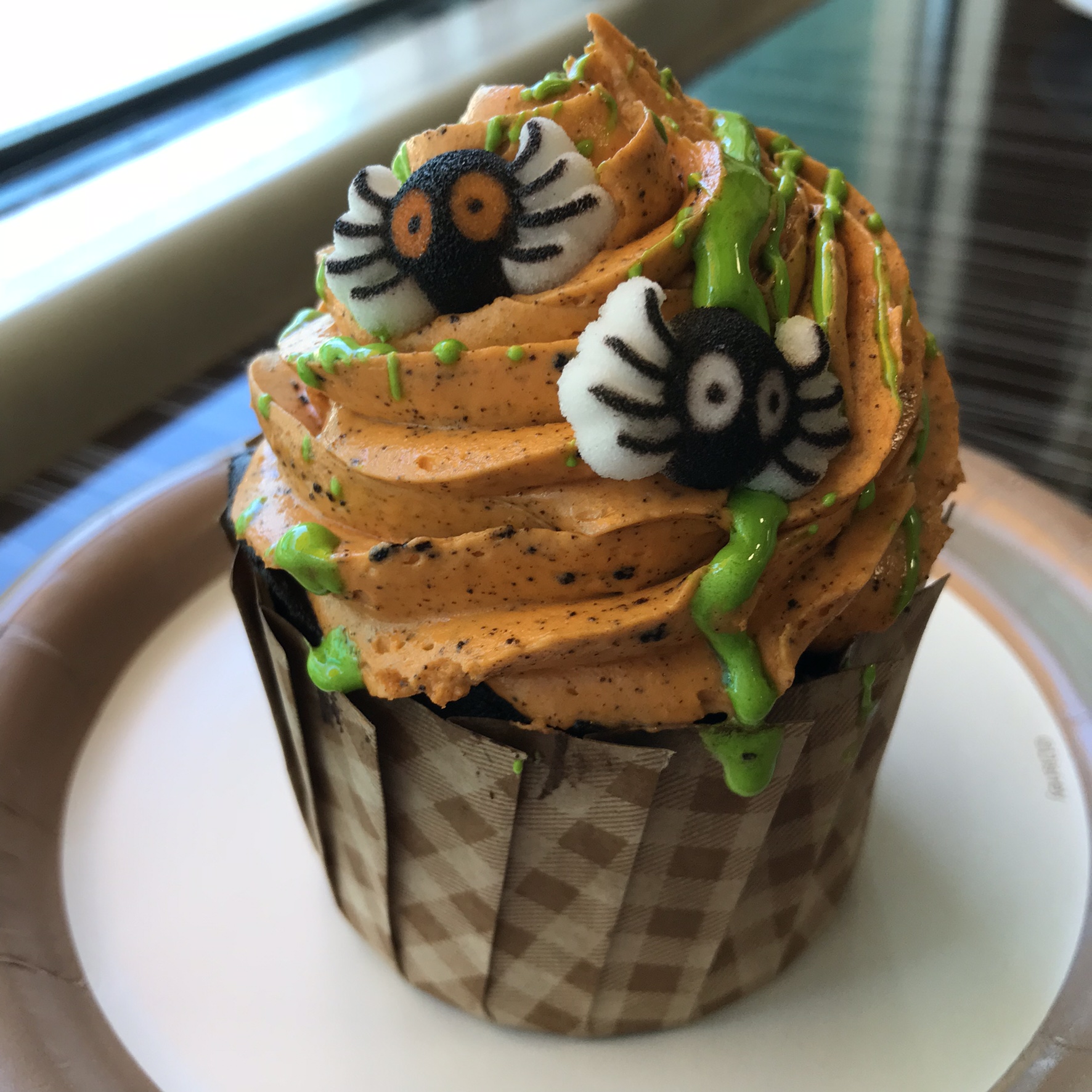 disney world halloween party 2022 cupcake with spiders