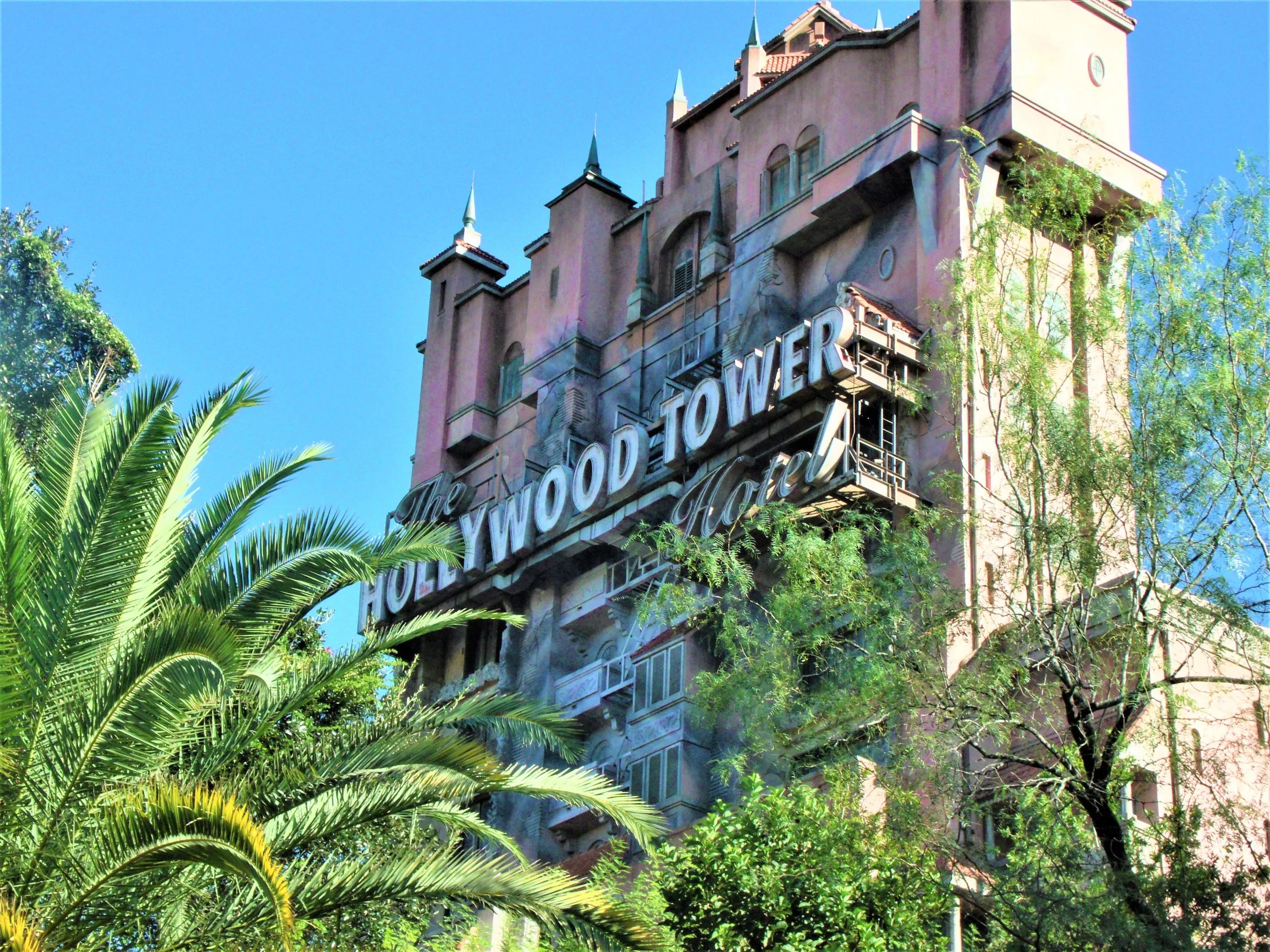 front of hollywood tower of terror