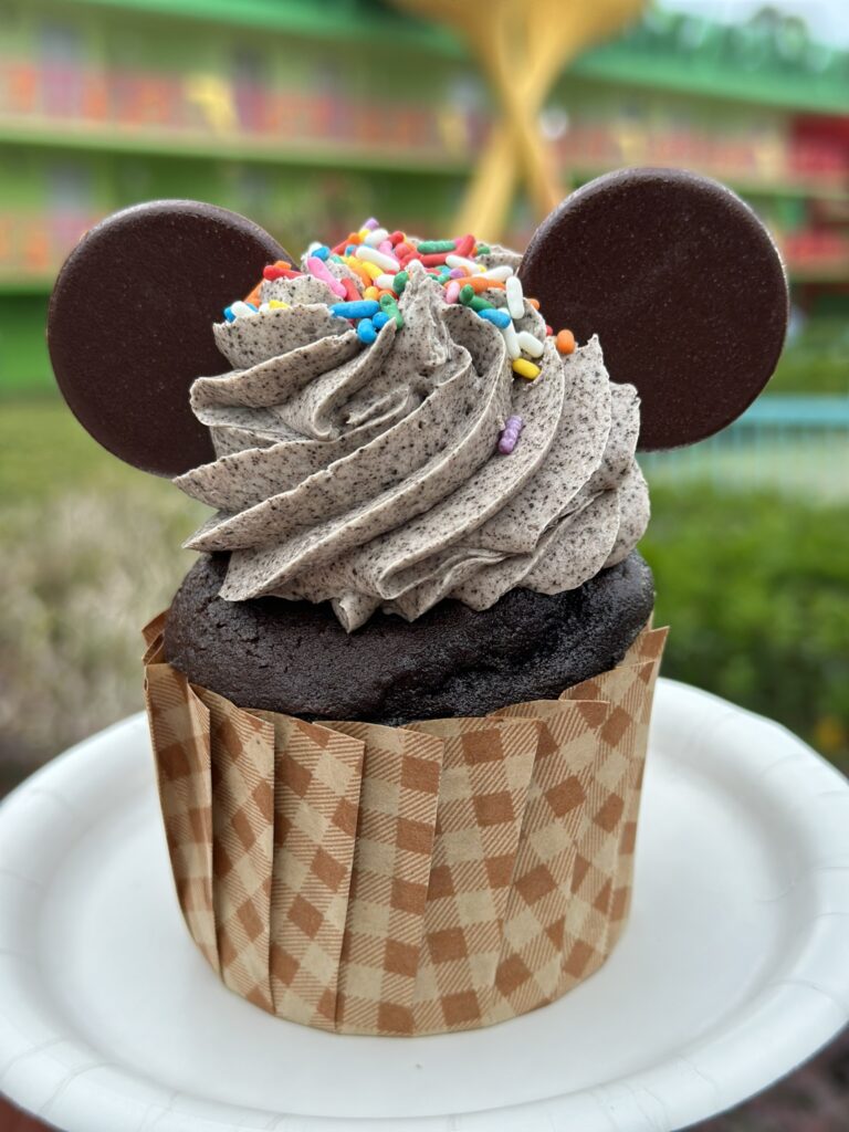 disney world mickey cupcake