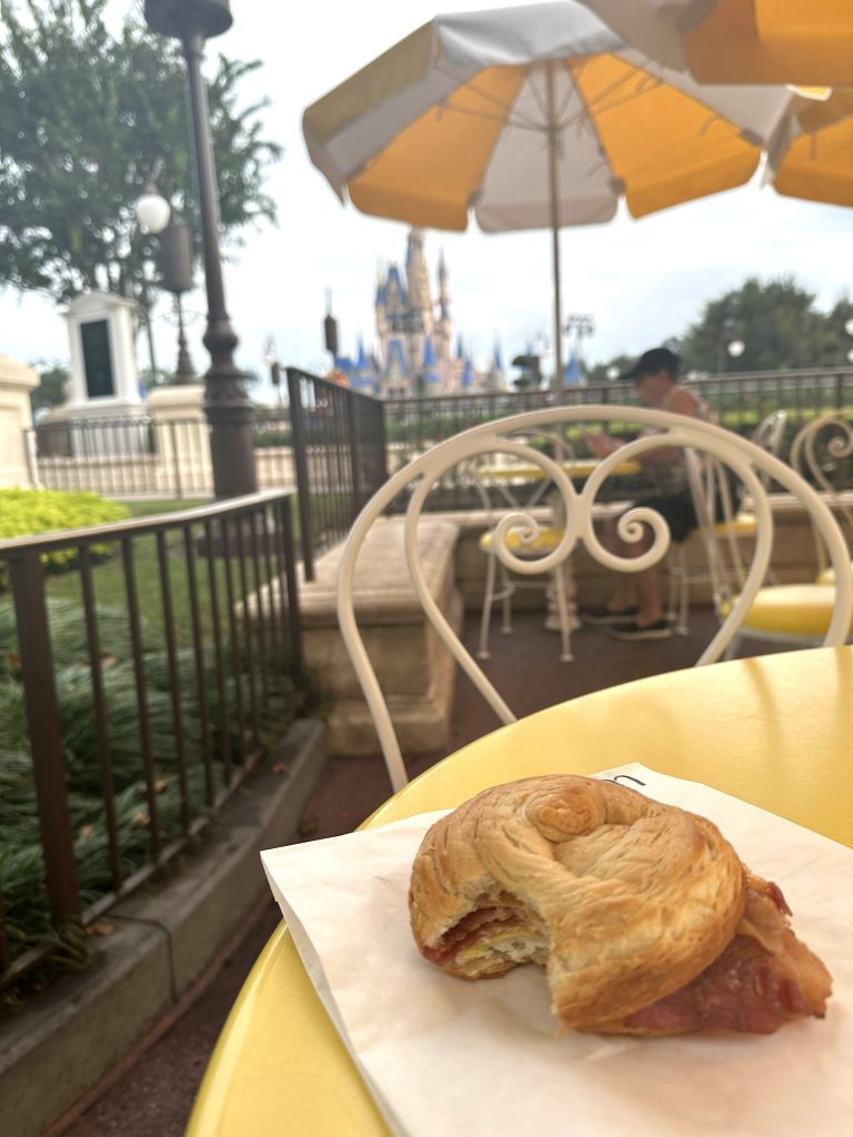 magic kingdom breakfast